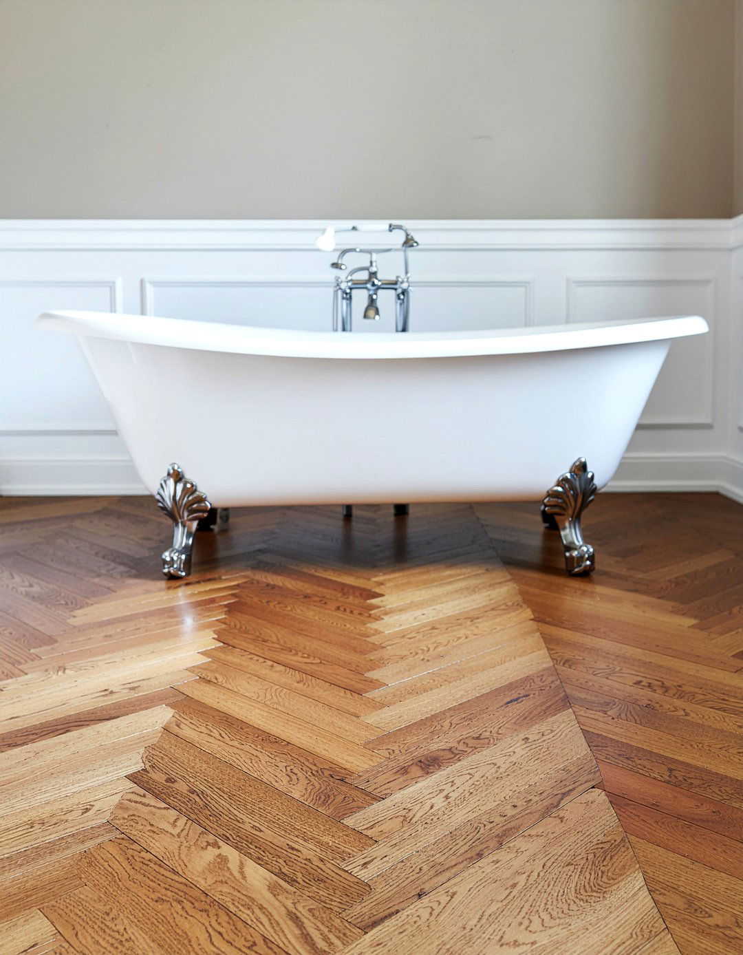 Herringbone wood flooring - 30 Georgian bathroom ideas