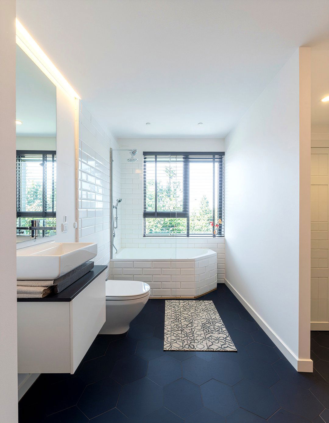 Hexagon and picket tile - 30 mixed tile bathroom ideas