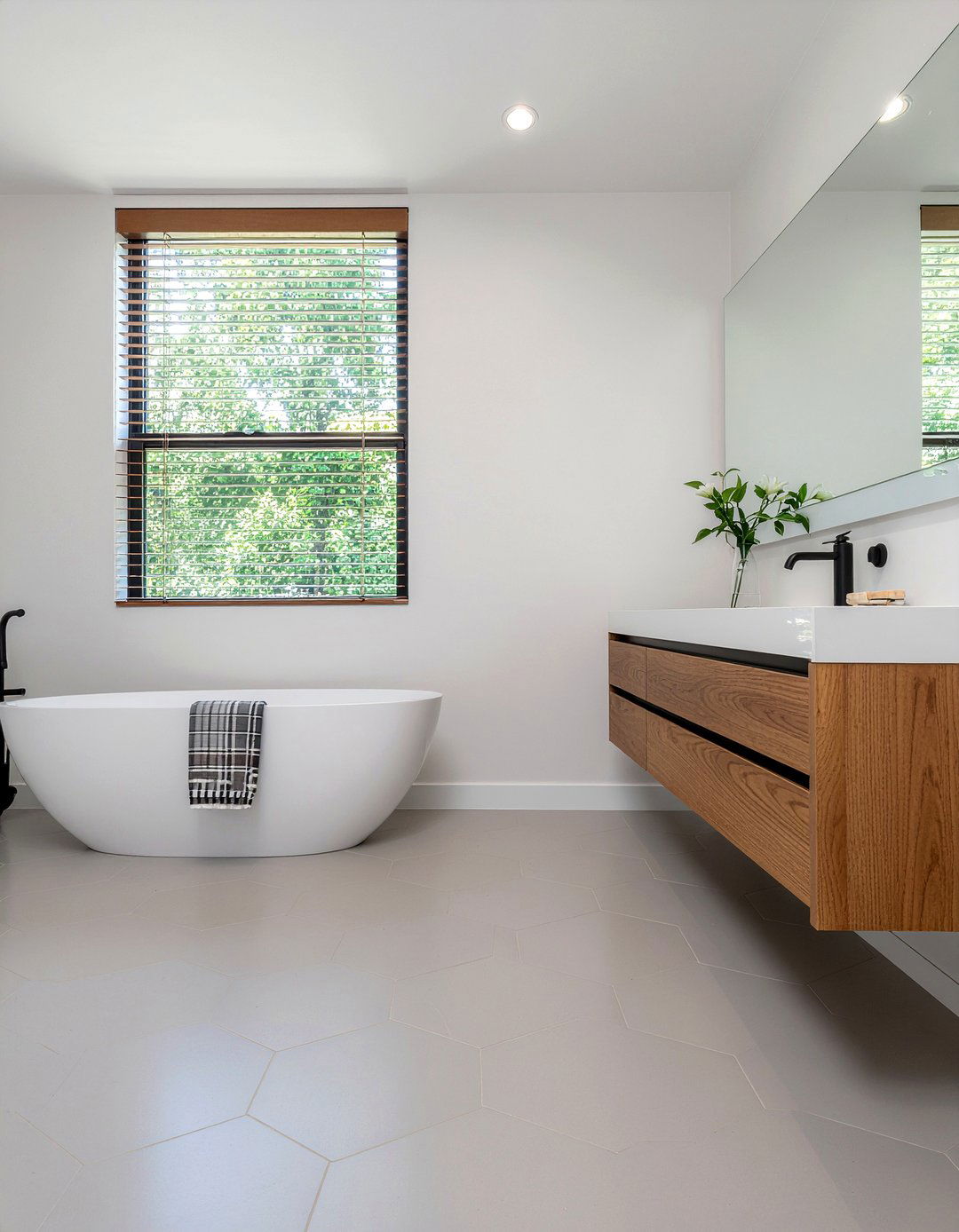 Hexagon floor tile - 30 bathroom floor ideas