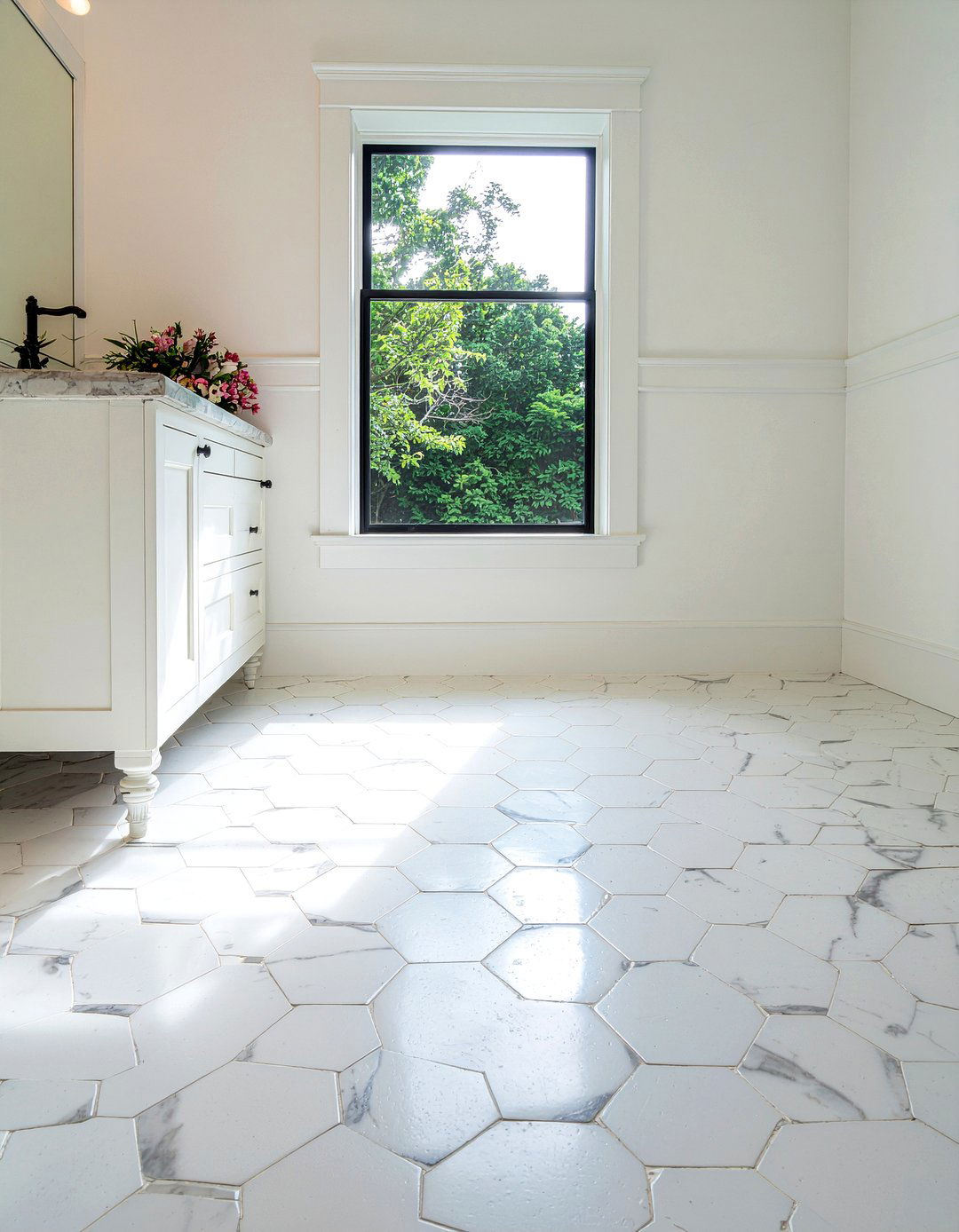 Hexagon floor tile - 30 bathroom classic element ideas