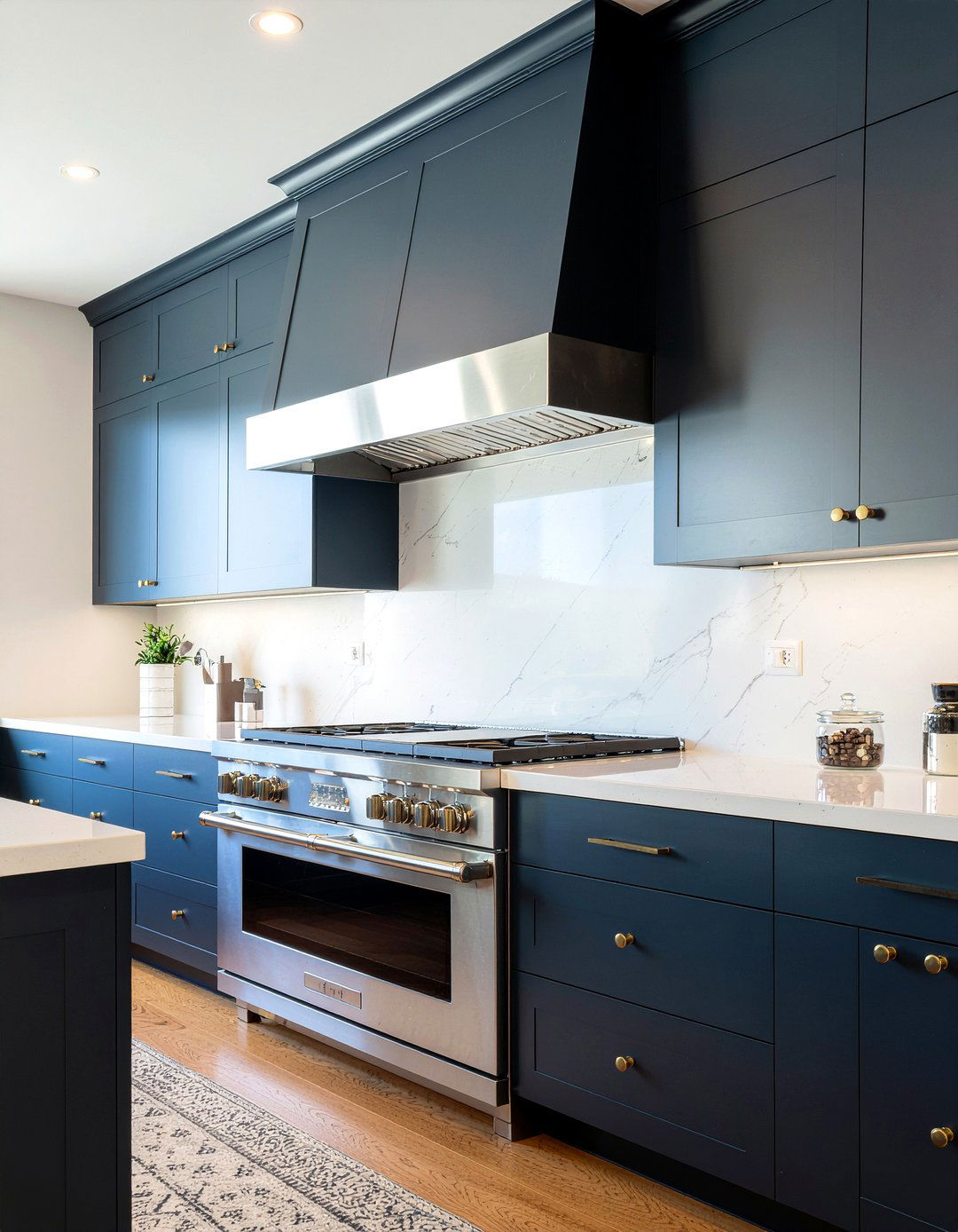 Hexagonal gold cabinet knobs - 30 gold kitchen hardware ideas