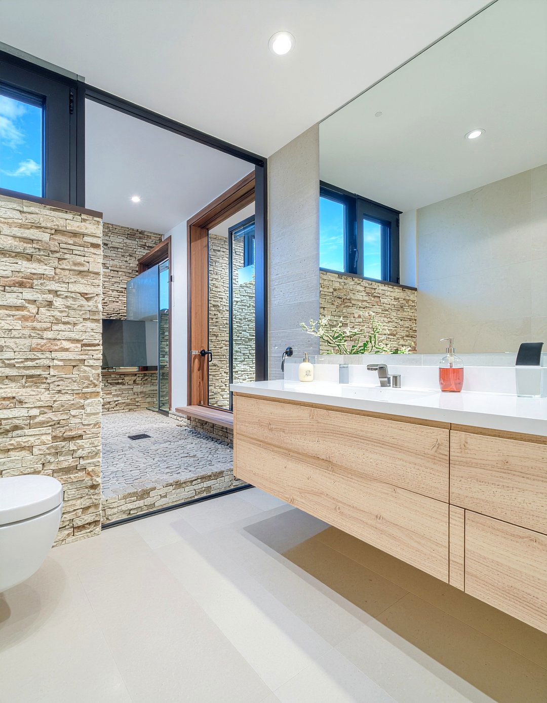 Hidden Bathroom TV - 30 bathroom TV ideas