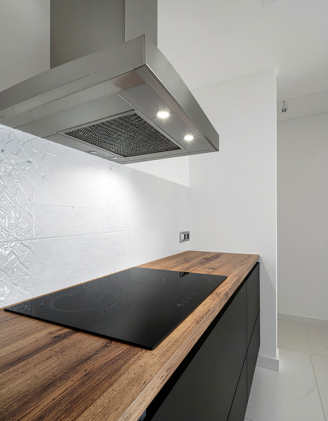 Hidden Extractor Fan - 30 clean-lined kitchen ideas