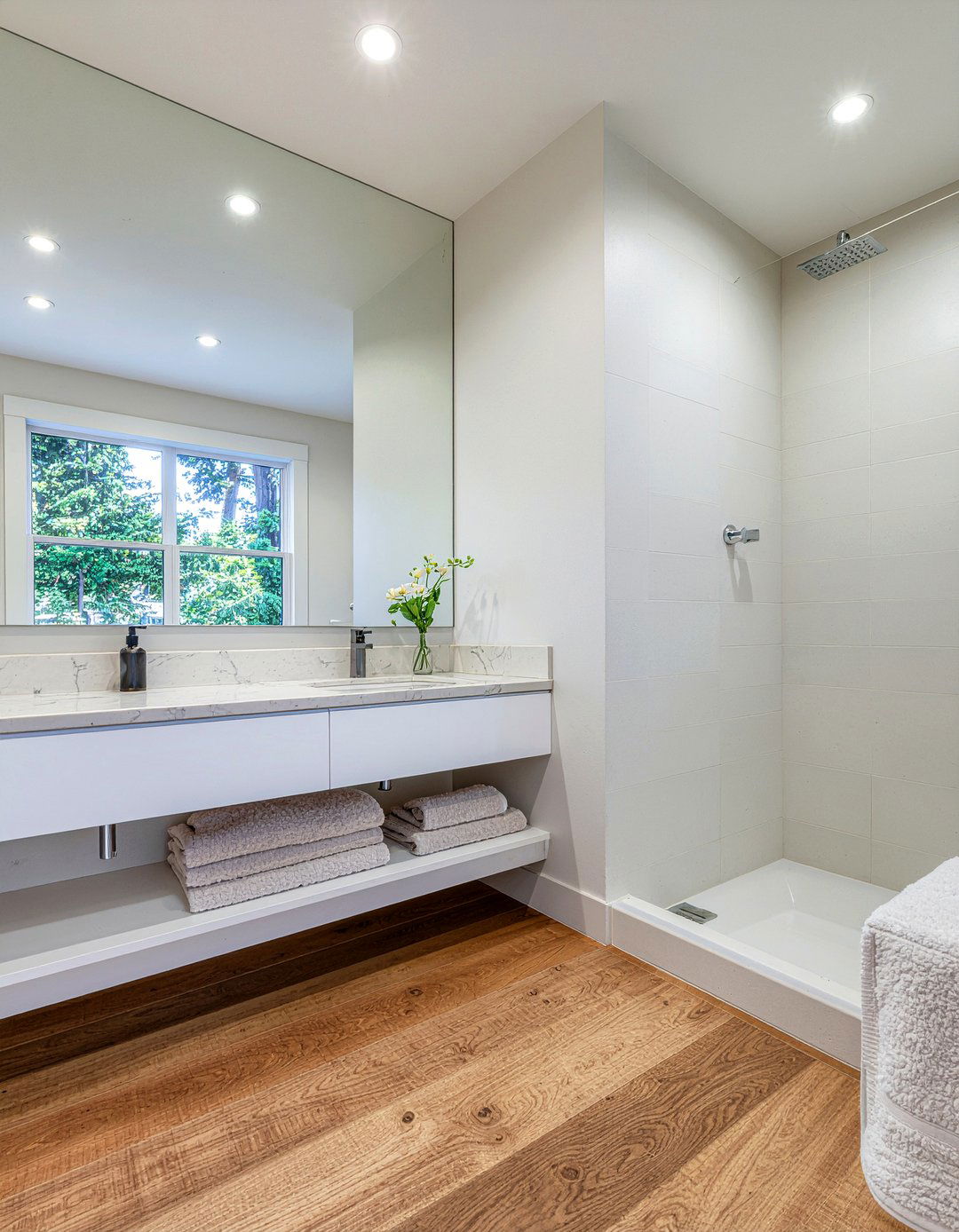 Hidden bathroom storage - 30 hotel bathroom ideas