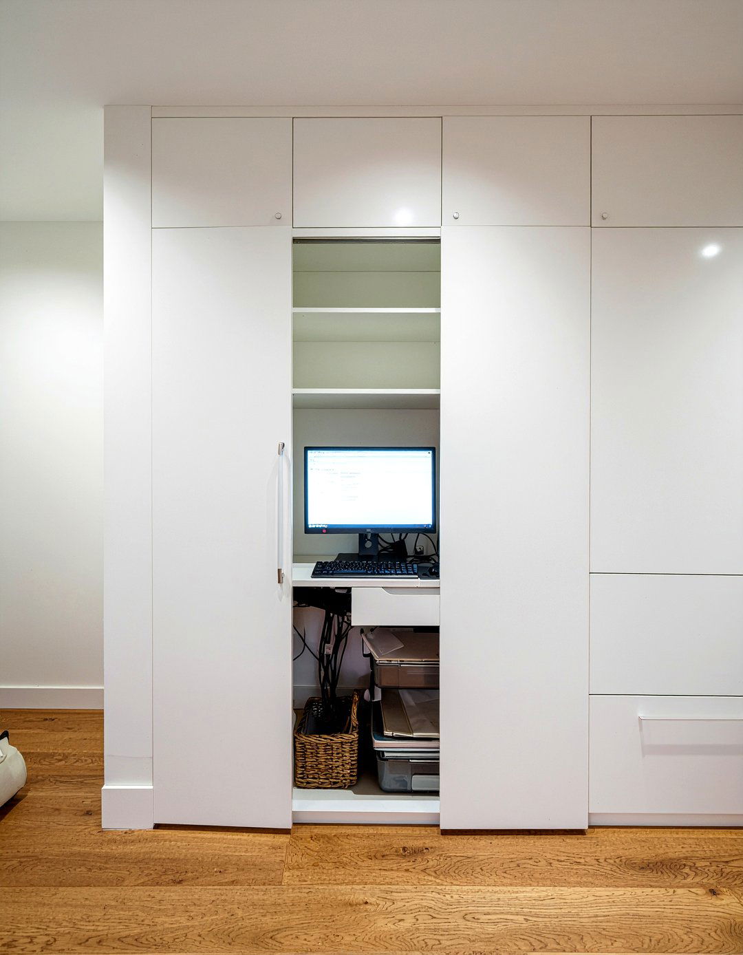 Hidden built in desk - 30 bedroom built-in desks