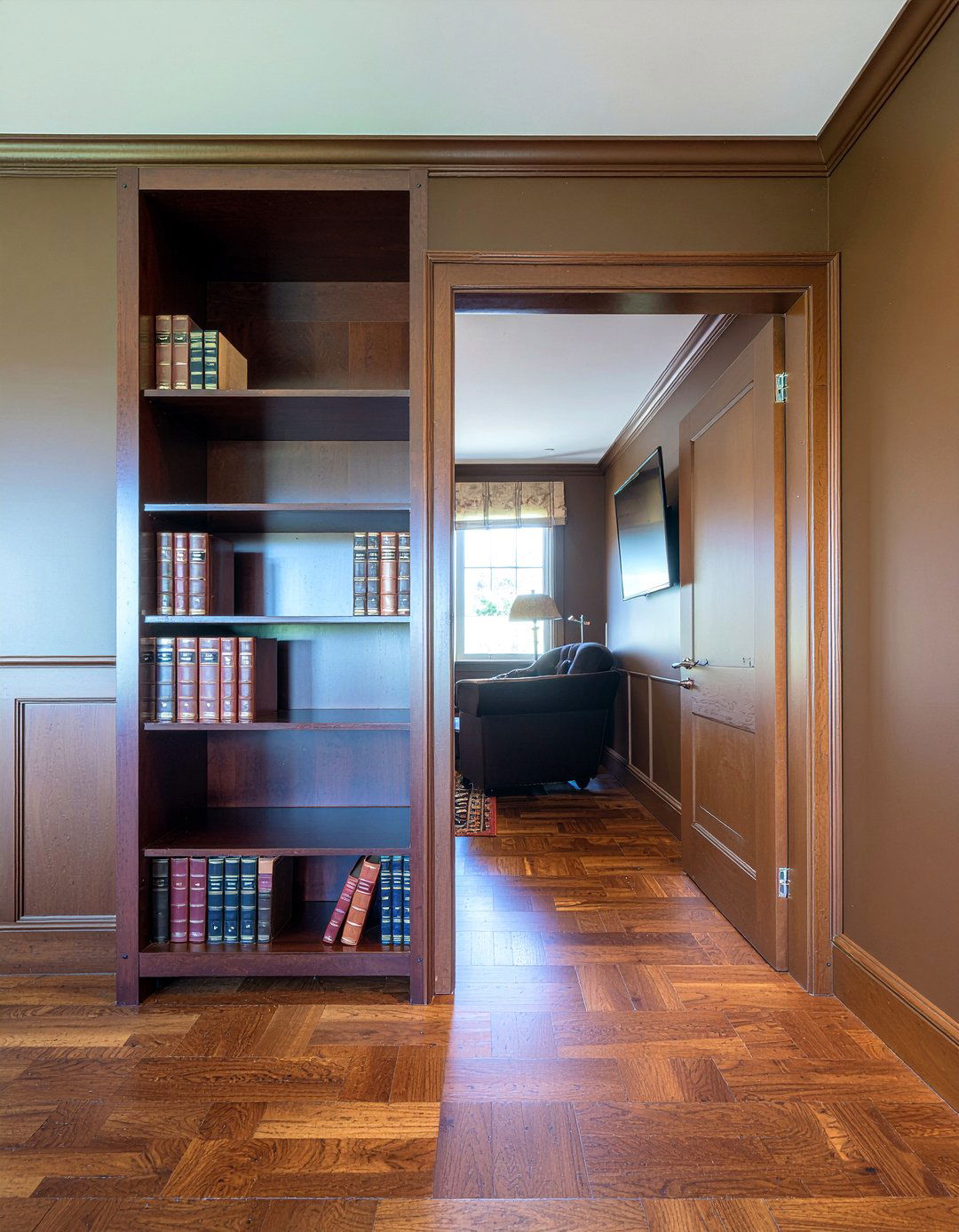 Hidden door secret bookshelf - 30 living room bookshelf ideas