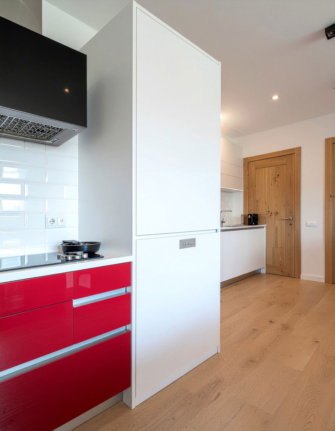 Hidden kitchen column storage - 30 kitchen column ideas