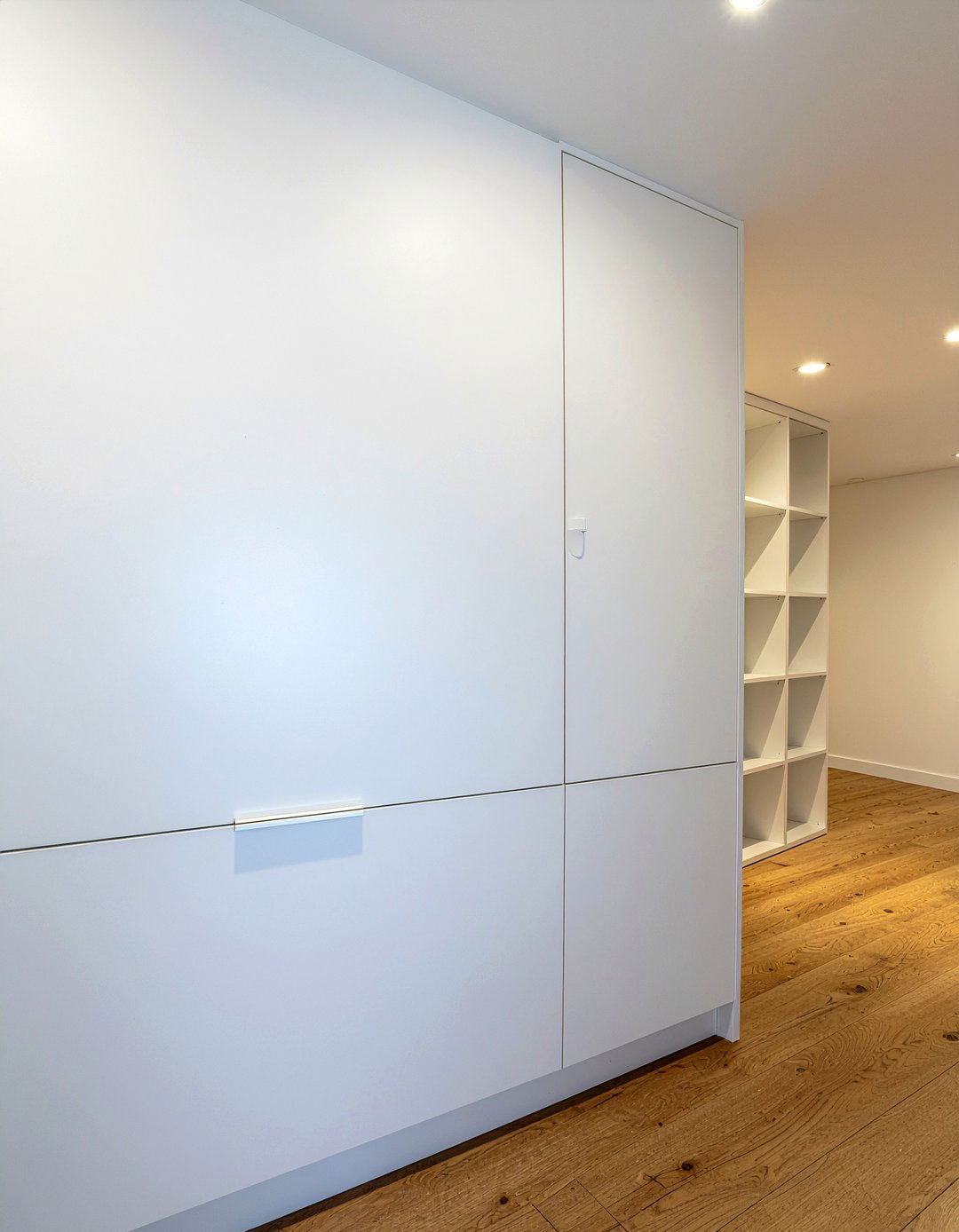Hidden storage cabinets - 30 bedroom hallway ideas