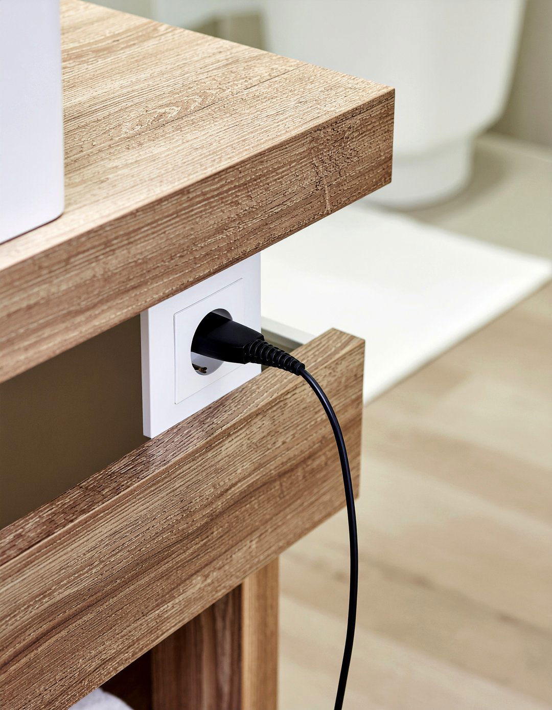 Hidden vanity power outlet - 30 bathroom clutter-free ideas