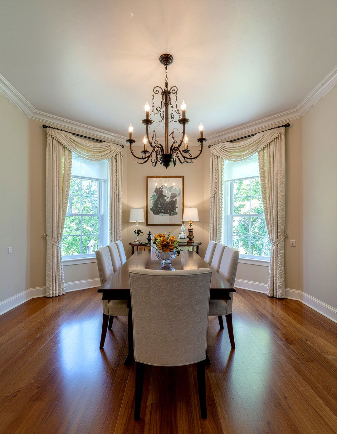 High Ceiling Dining Room - 30 Parisian dining room ideas