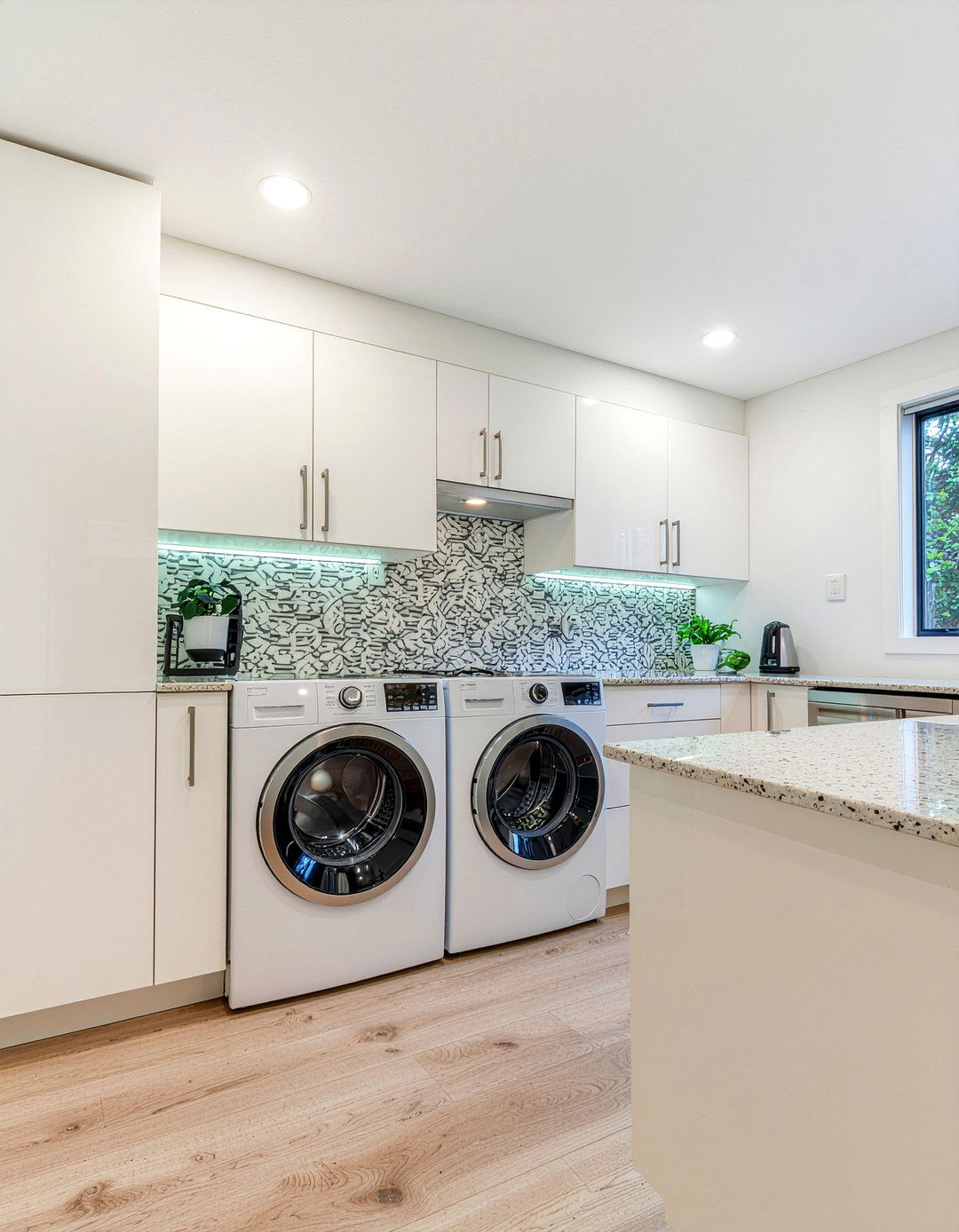 High Gloss Kitchen Laundry Cabinets - 30 kitchen laundry combo ideas