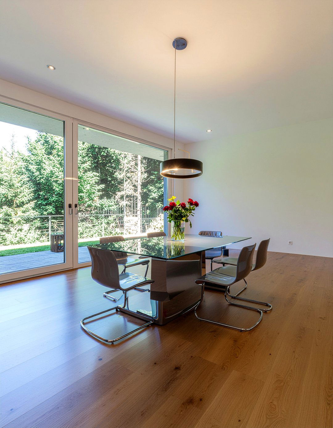 High Gloss Laminate Floor - 30 dining room laminate floor ideas