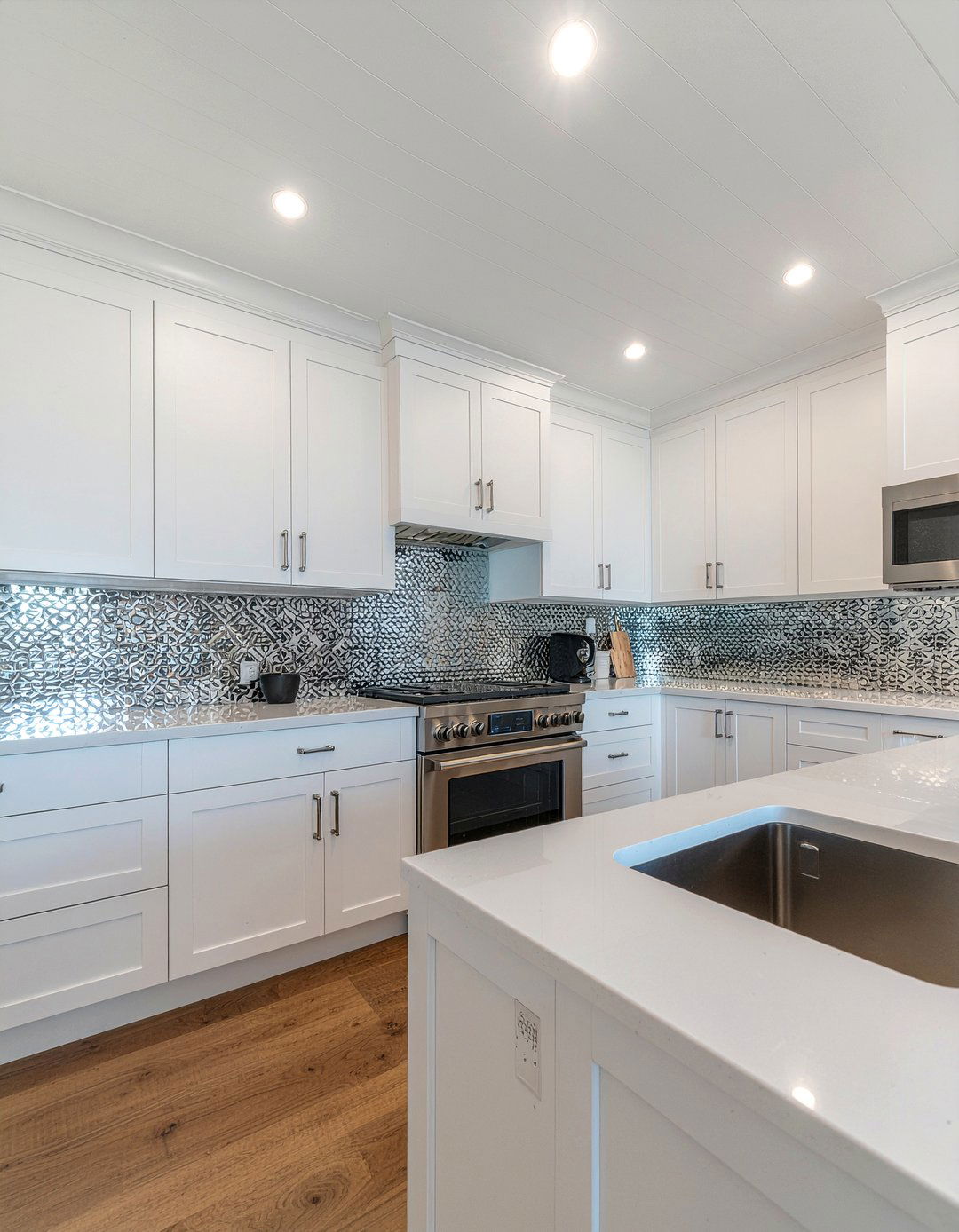 30 Kitchen Shiplap Ceiling Ideas for Stunning Interior Texture