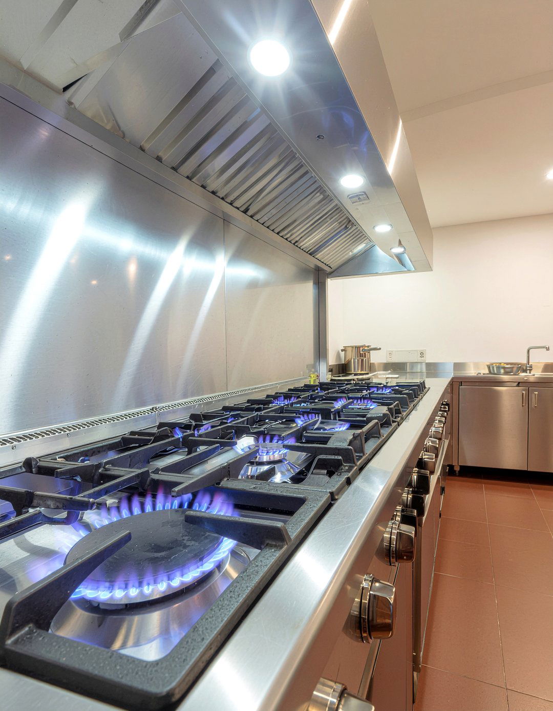 High Output Cooktop - 30 kitchen cooktop ideas