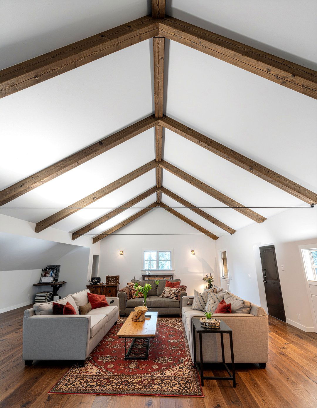 High Vaulted Ceiling With Beams - 30 Hawaiian living room ideas