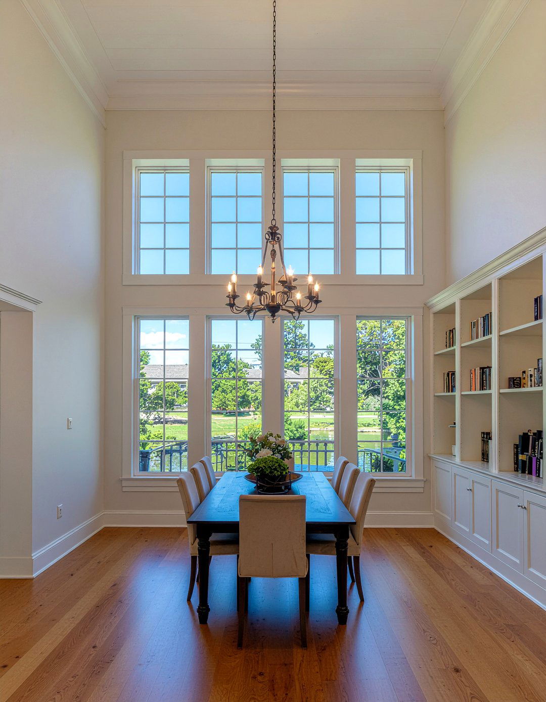 High ceiling dining room - 30 New Orleans dining room ideas