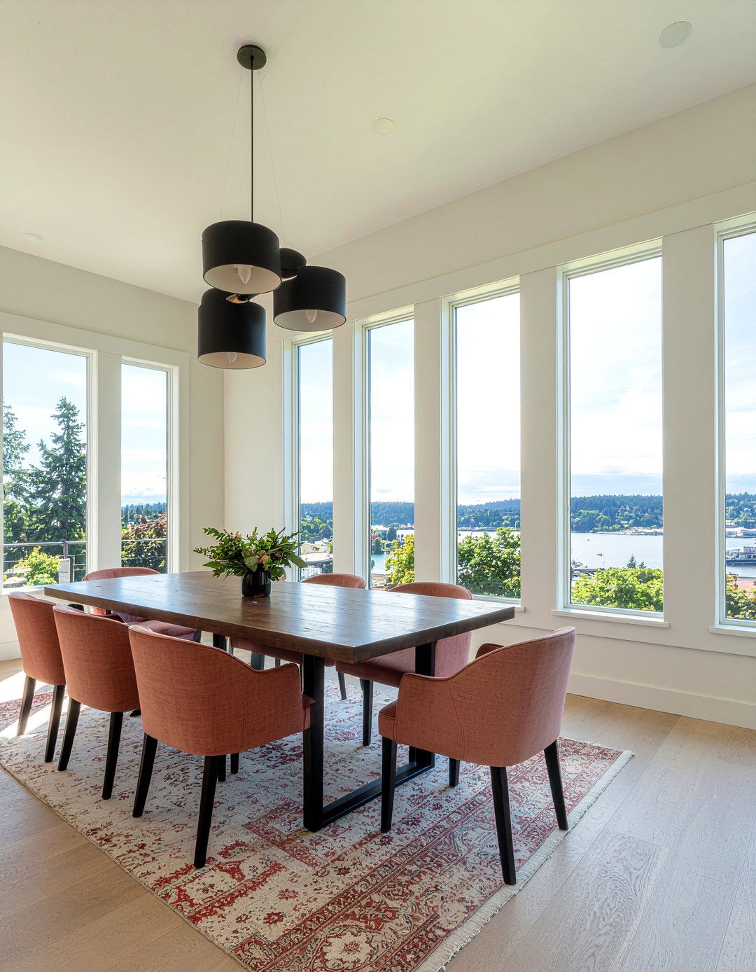 High ceiling dining room - 30 Seattle dining room ideas