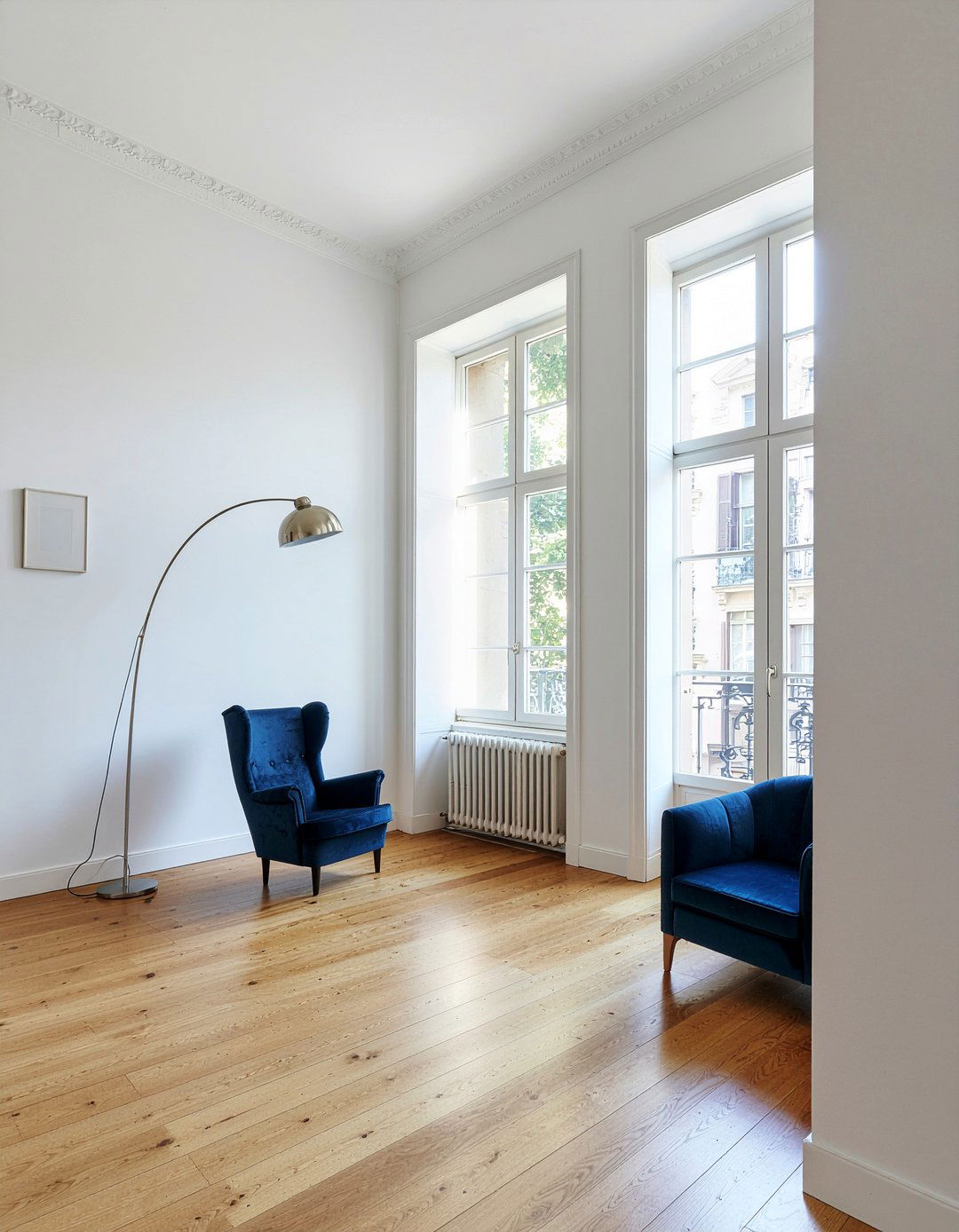 High ceiling living room - 30 living room Barcelona chair ideas