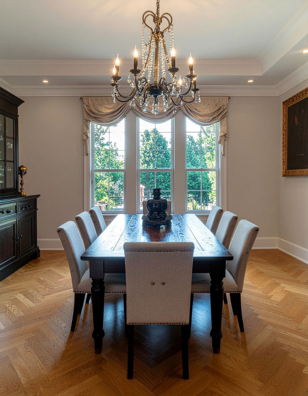 High ceiling - 30 photo-worthy dining room ideas