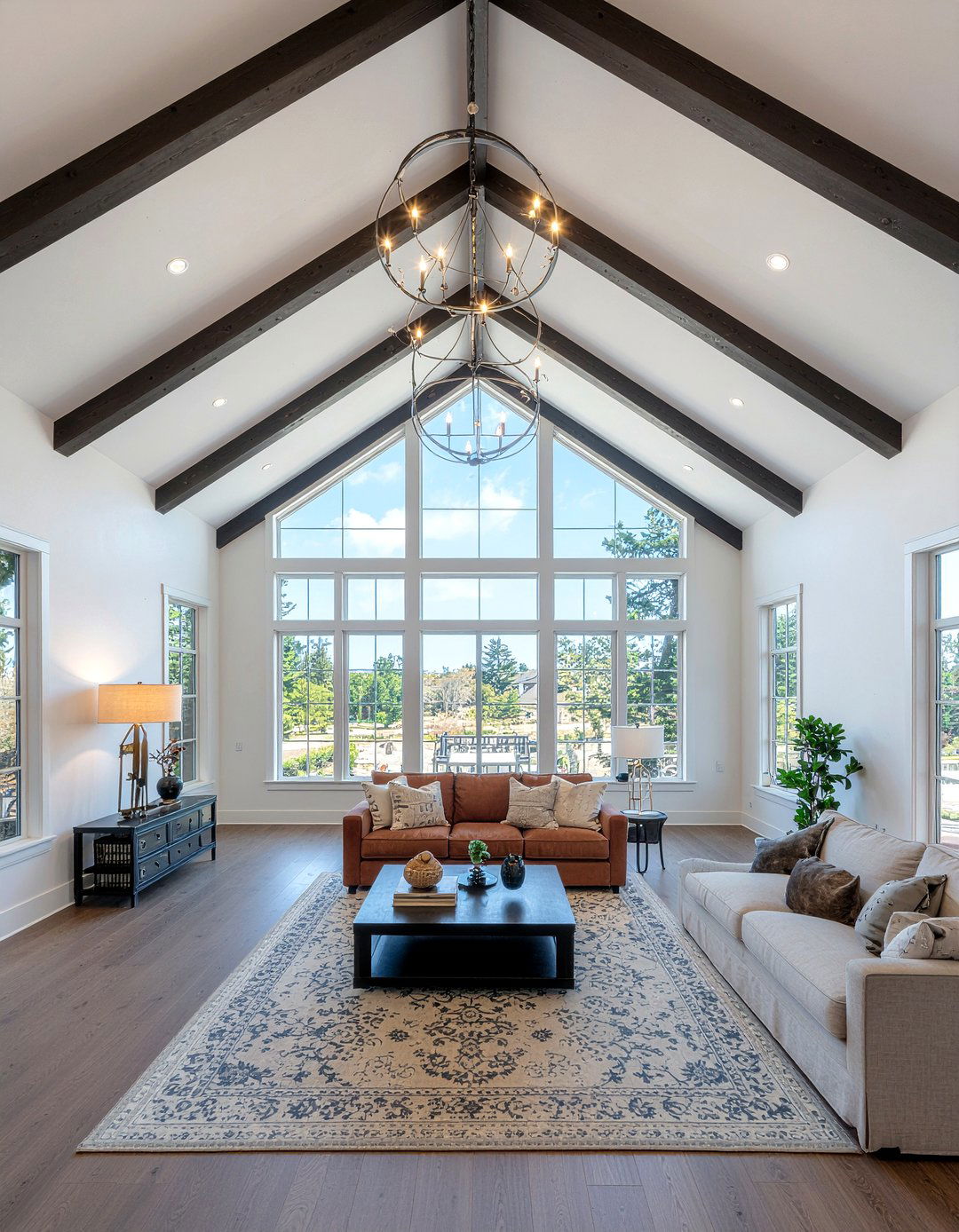 High vaulted ceilings - 30 British colonial living room ideas