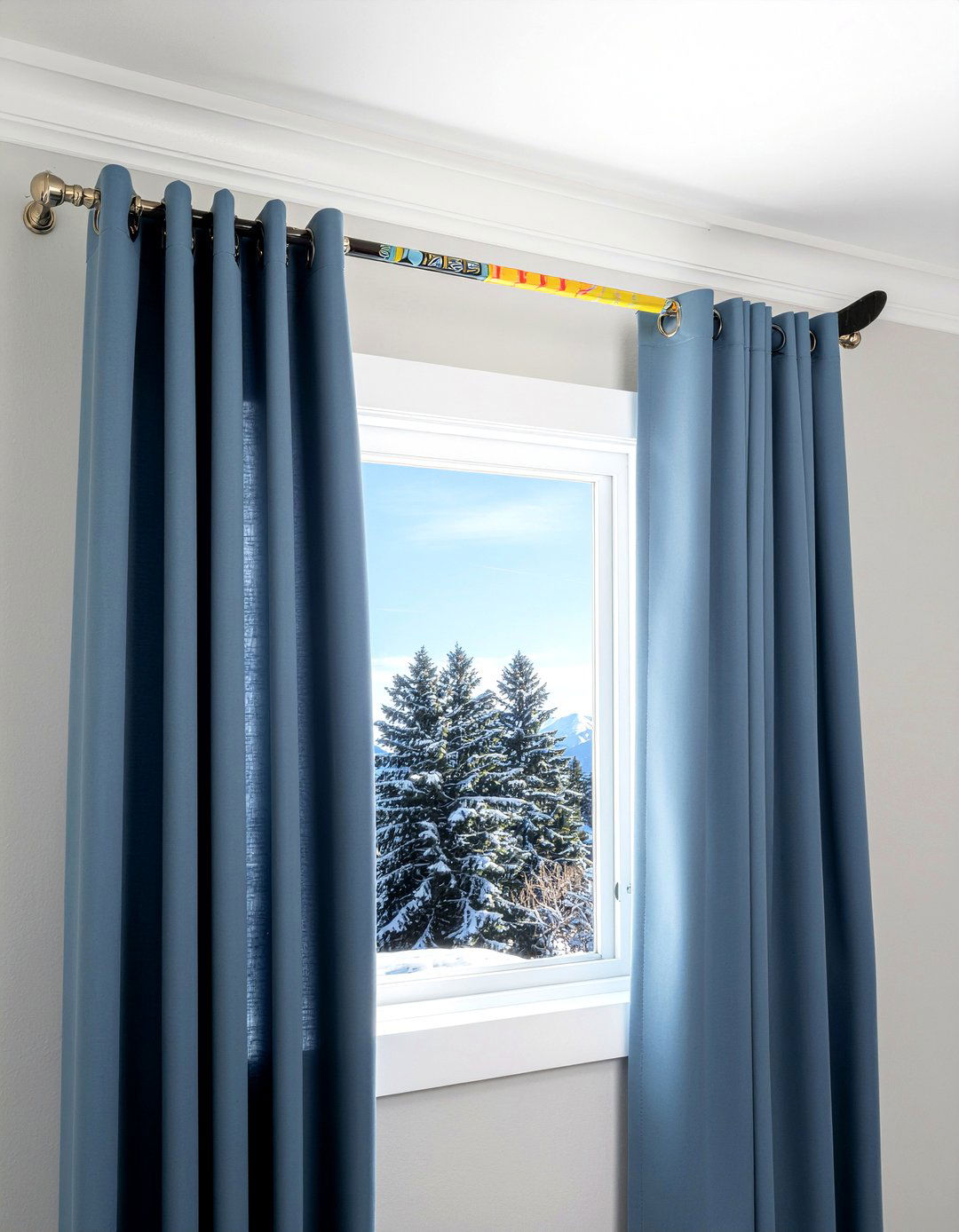 Hockey stick curtain rod - 30 hockey bedroom ideas
