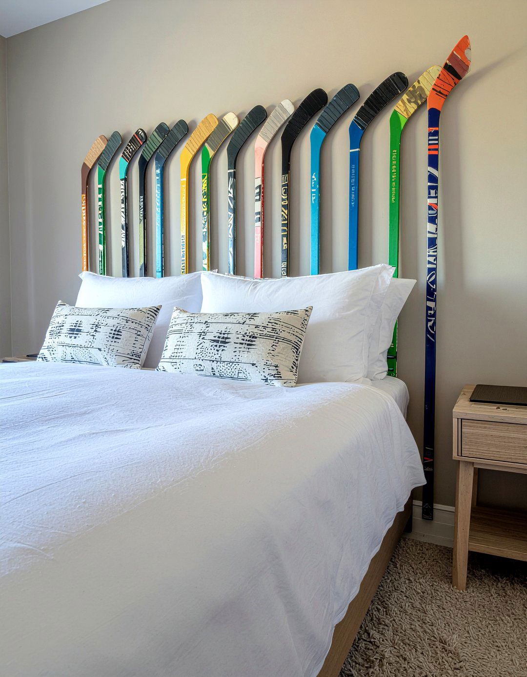 Hockey stick headboard - 30 hockey bedroom ideas