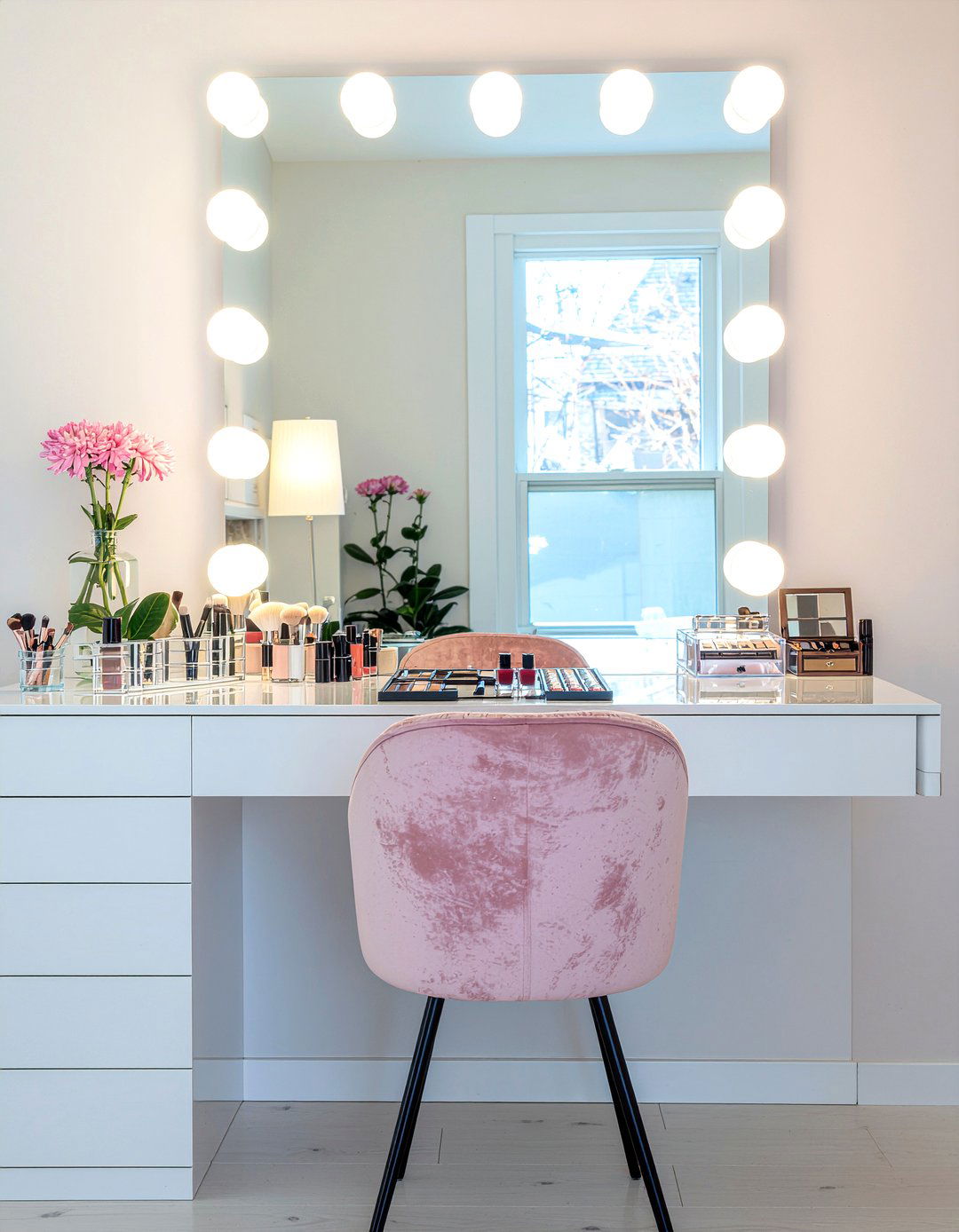 Hollywood Vanity Mirror - 30 bedroom vanity lights