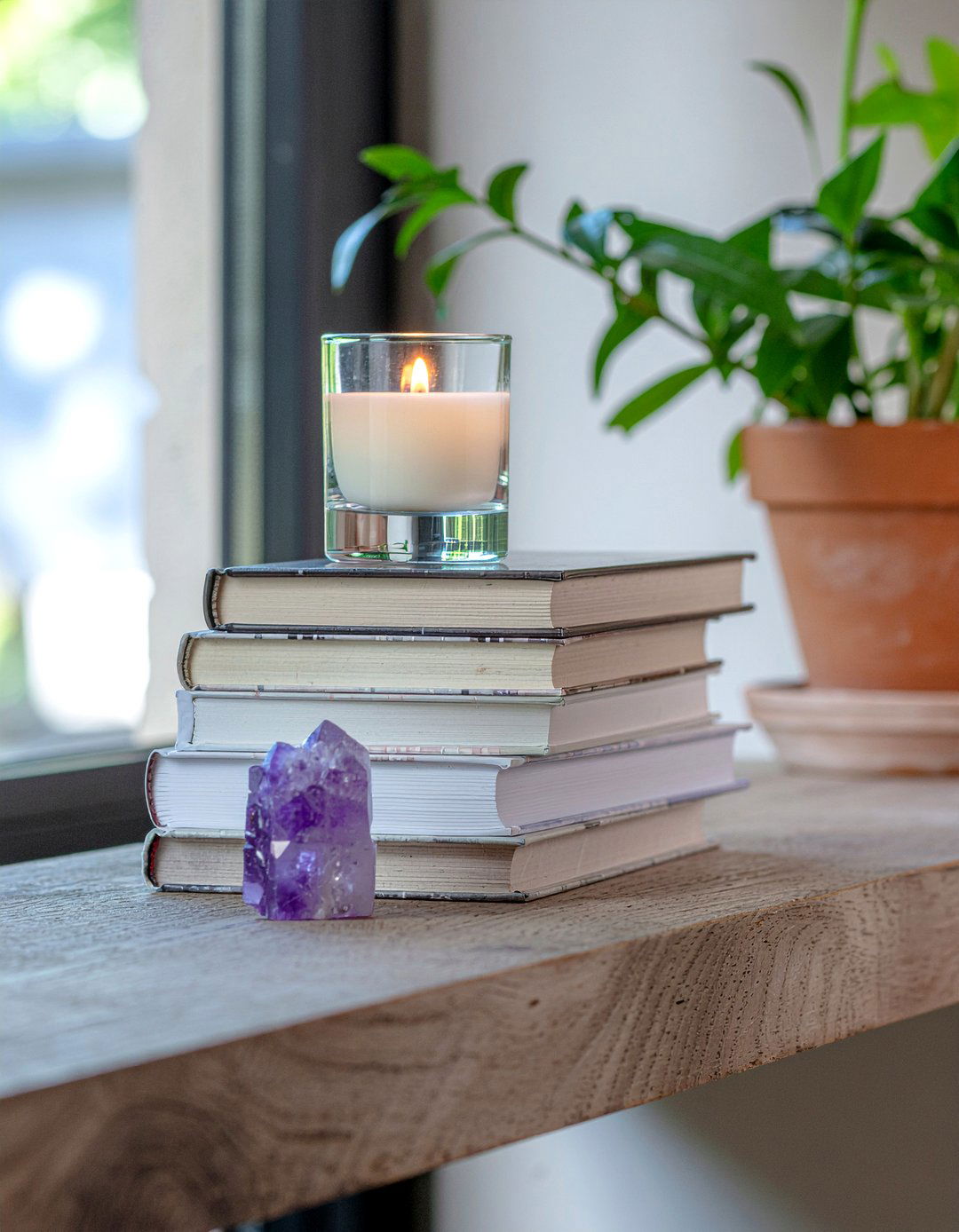 Horizontal book stacking - 30 living room bookshelf styling ideas