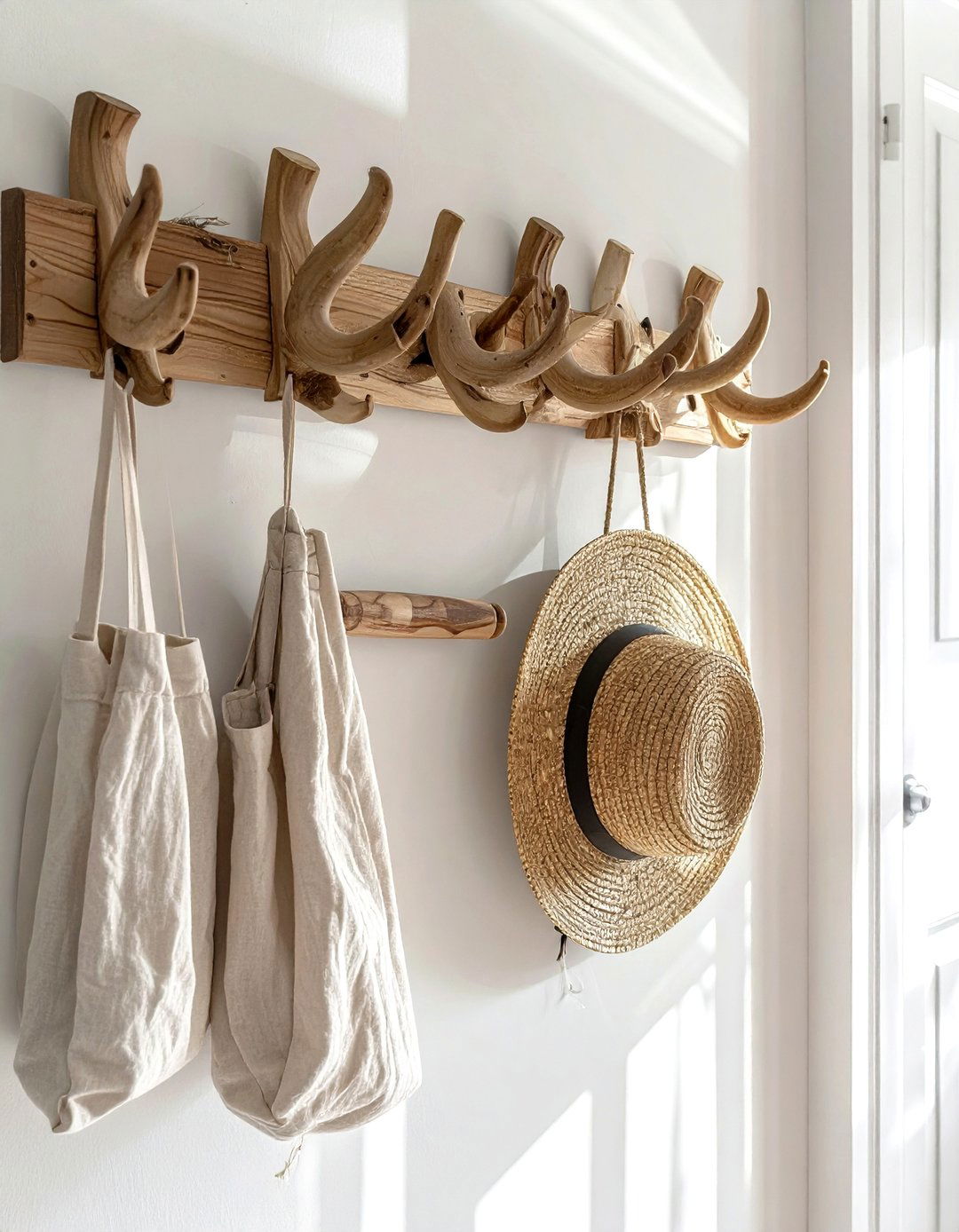 Horn wall hooks - 30 horn decor ideas