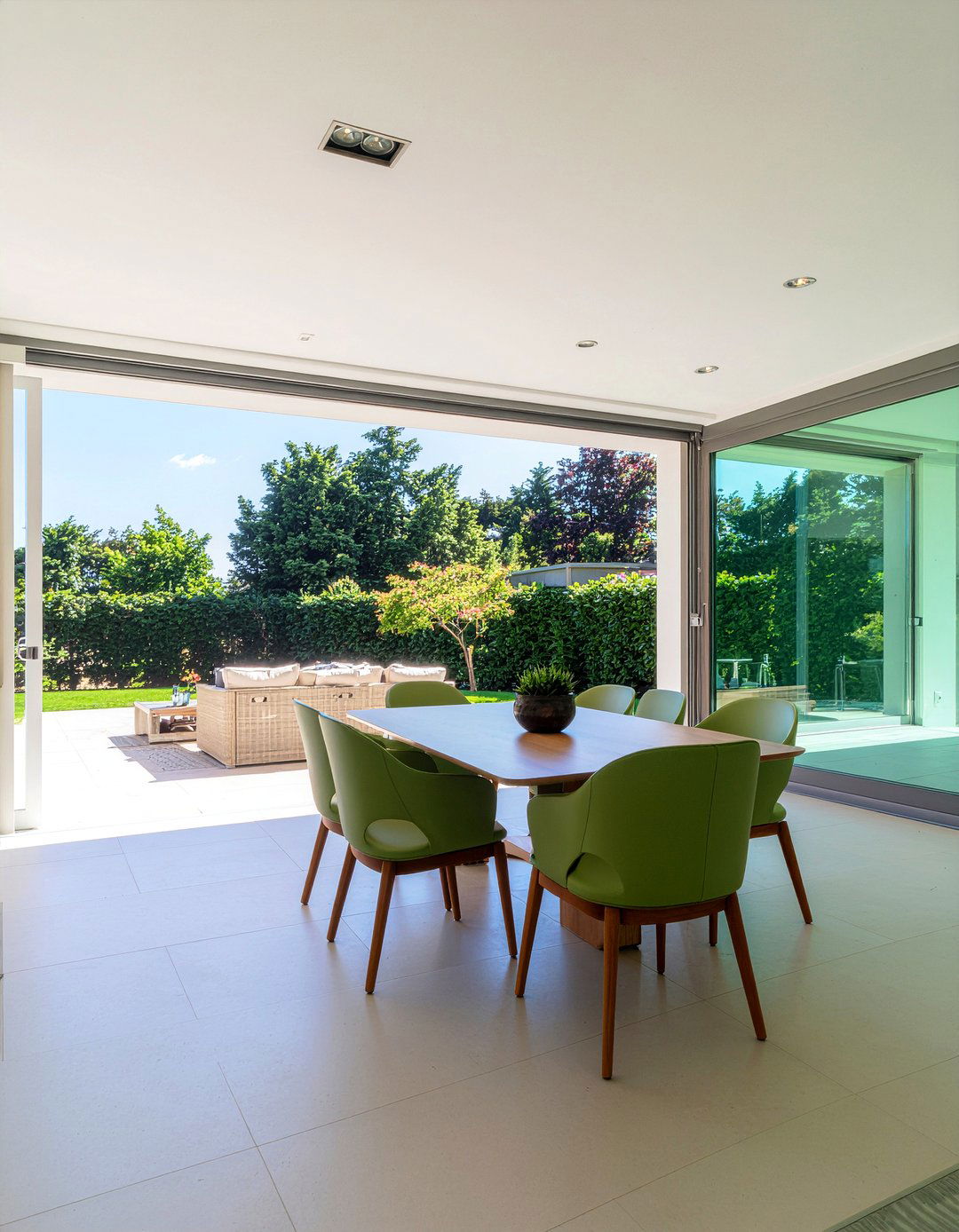 Indoor Outdoor Dining Area - 30 California dining room ideas