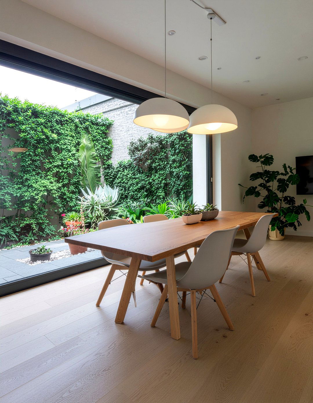 Indoor Plants Decor - 30 eye-catching dining room ideas