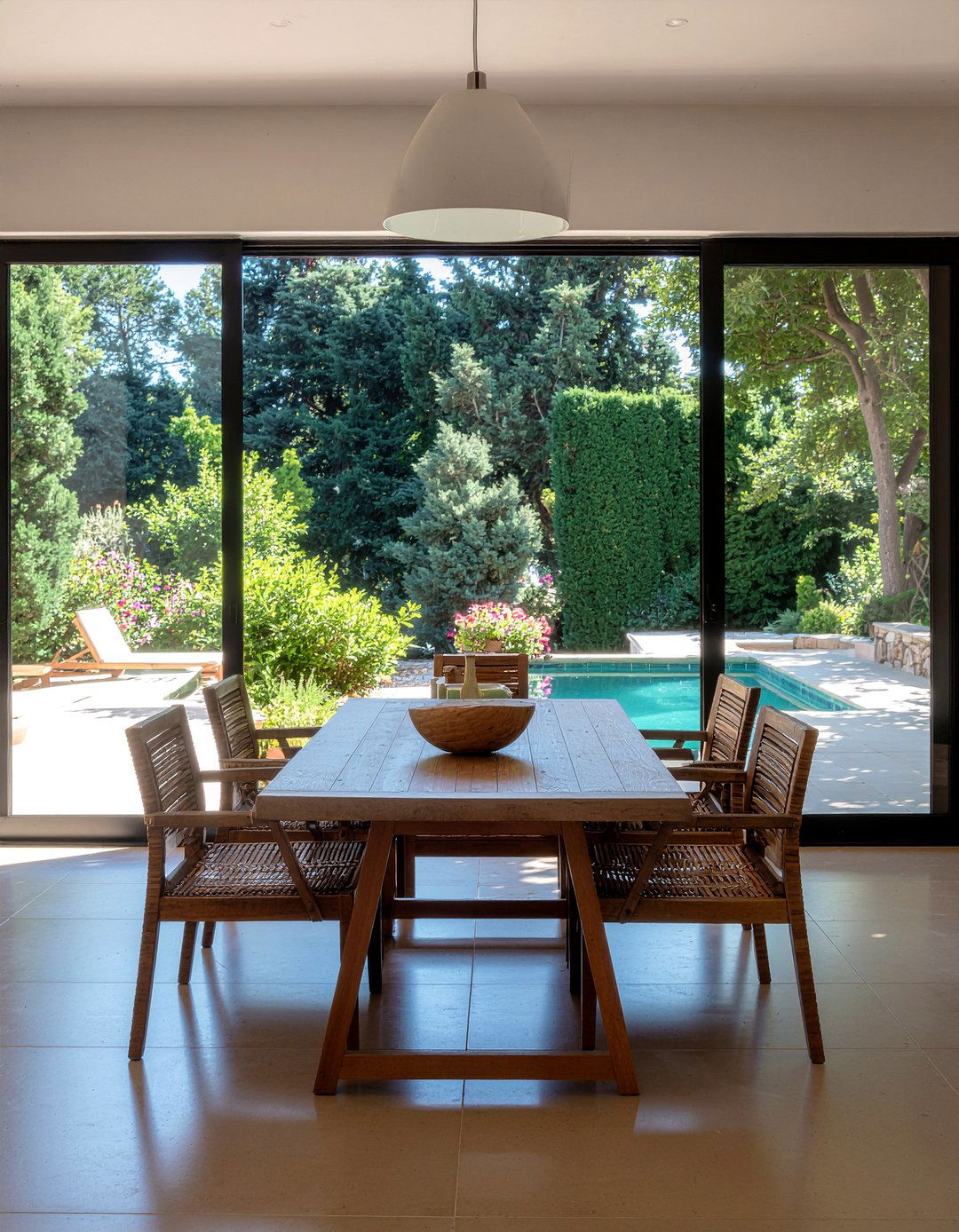 Indoor outdoor dining - 30 family-friendly dining room ideas