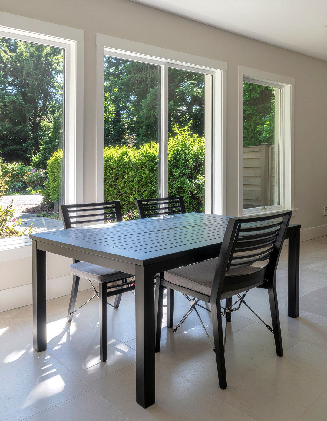 Indoor outdoor dining furniture - 30 low-maintenance dining room ideas