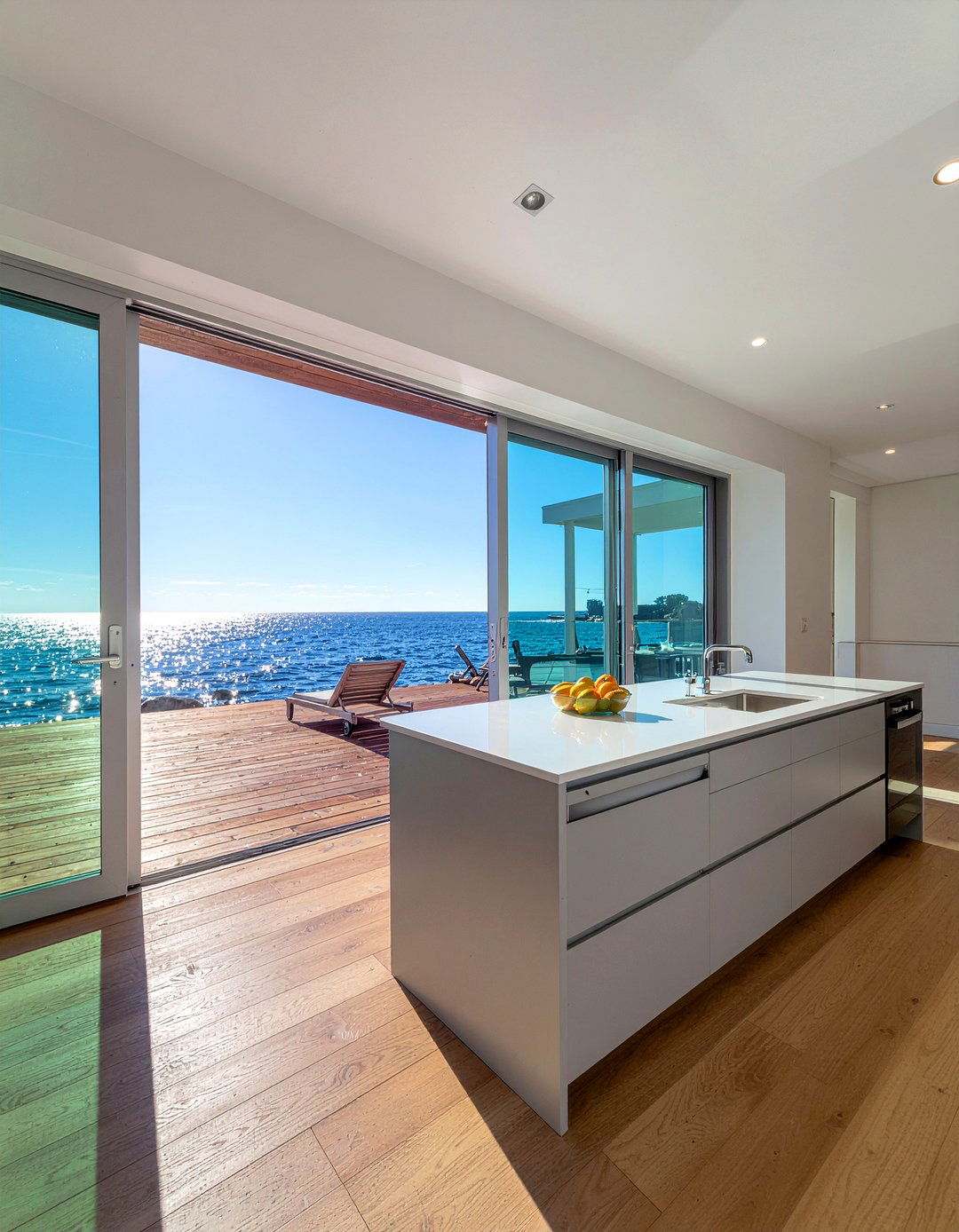 Indoor outdoor kitchen flow - 30 beach kitchen ideas