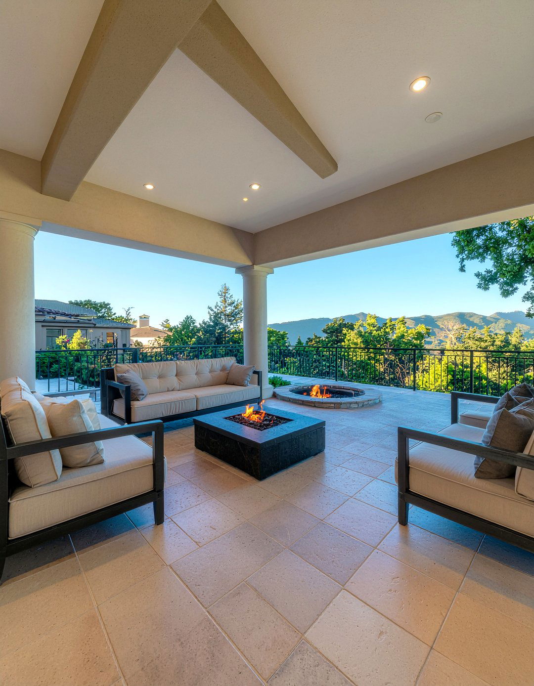 Indoor outdoor living space - 30 new construction living room ideas