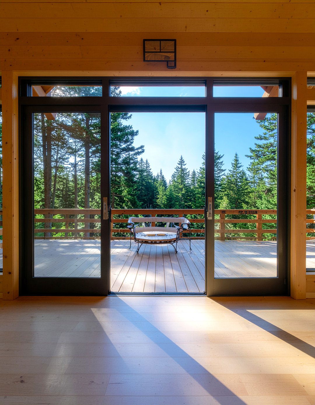 Indoor outdoor transition - 30 mountain house living room ideas