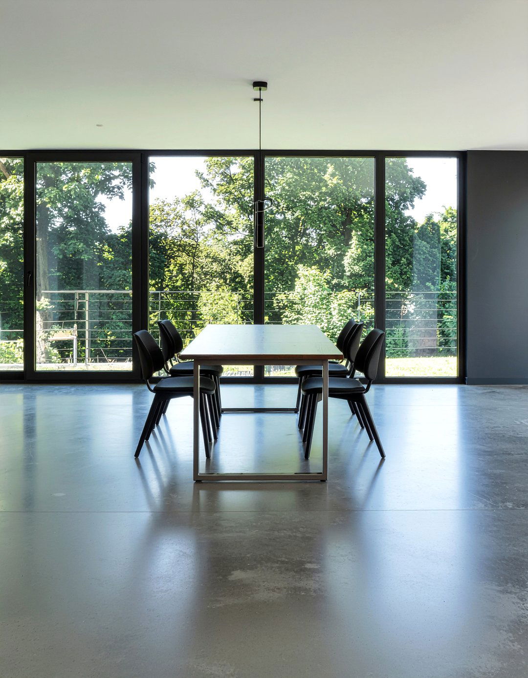 Industrial Concrete Floor - 30 dining room material ideas