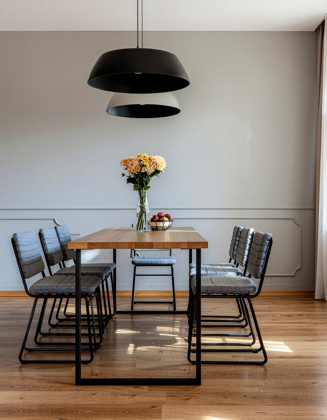 Industrial Metal Dining Chairs - 30 rustic chic dining room ideas
