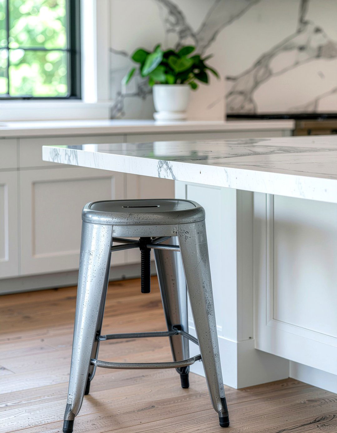 Industrial Metal Stool - 30 flea market decor ideas