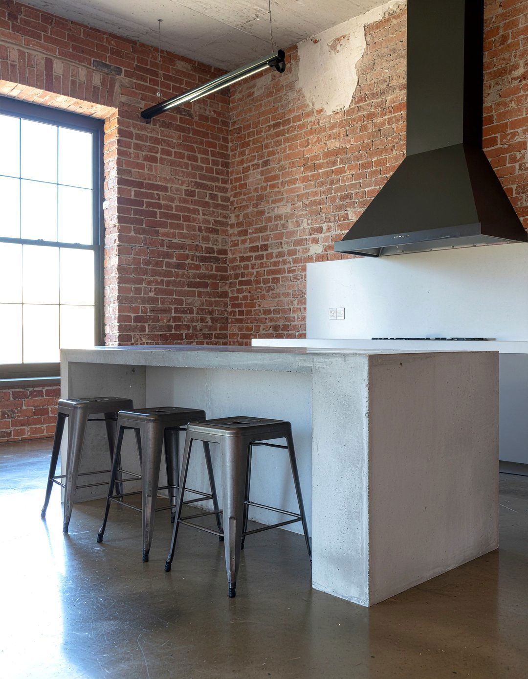 Industrial Metal Stools - 30 dining room seating ideas