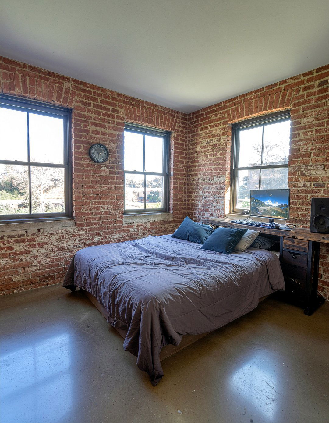 Industrial Style Gaming Room - 30 esports bedroom ideas