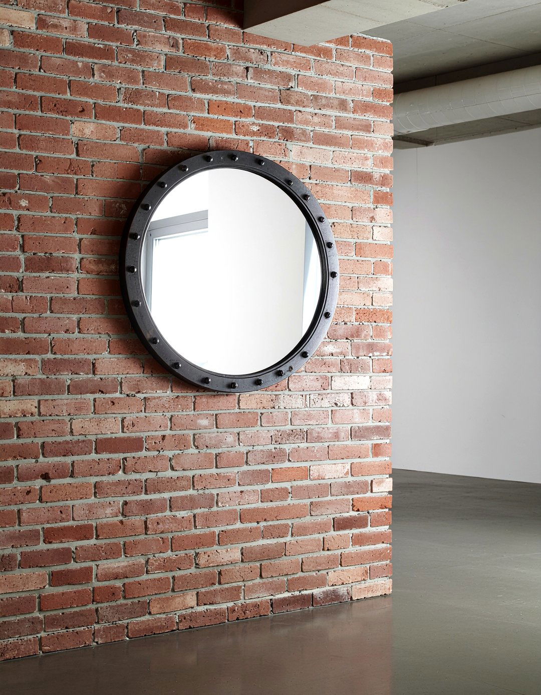 Industrial Style Round Mirror With Metal Frame - 30 round mirror dining room ideas