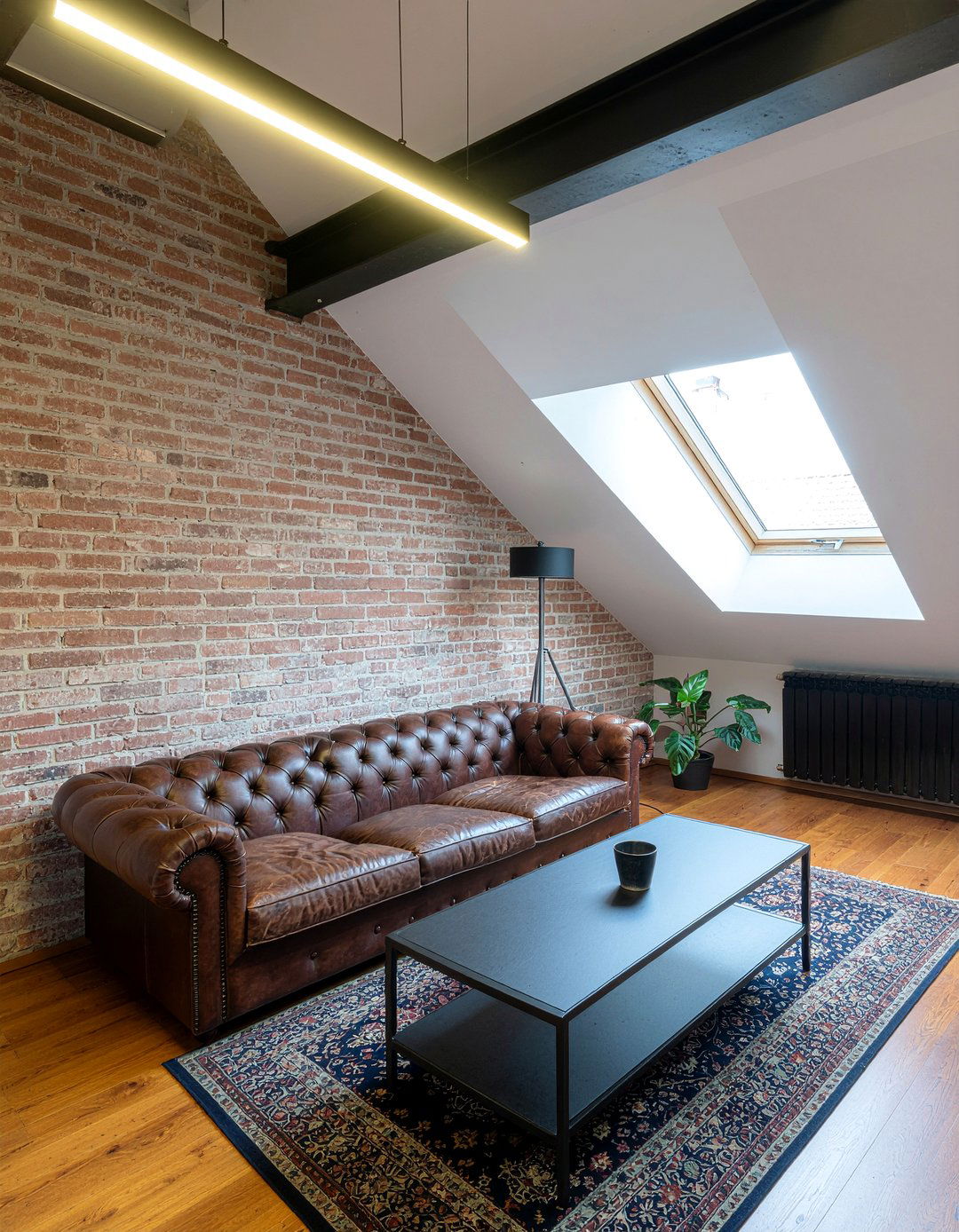 Industrial attic living room - 30 sloped ceiling living room ideas