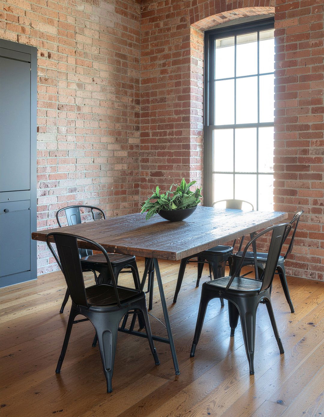 Industrial dining room chairs - 30 rustic dining room ideas