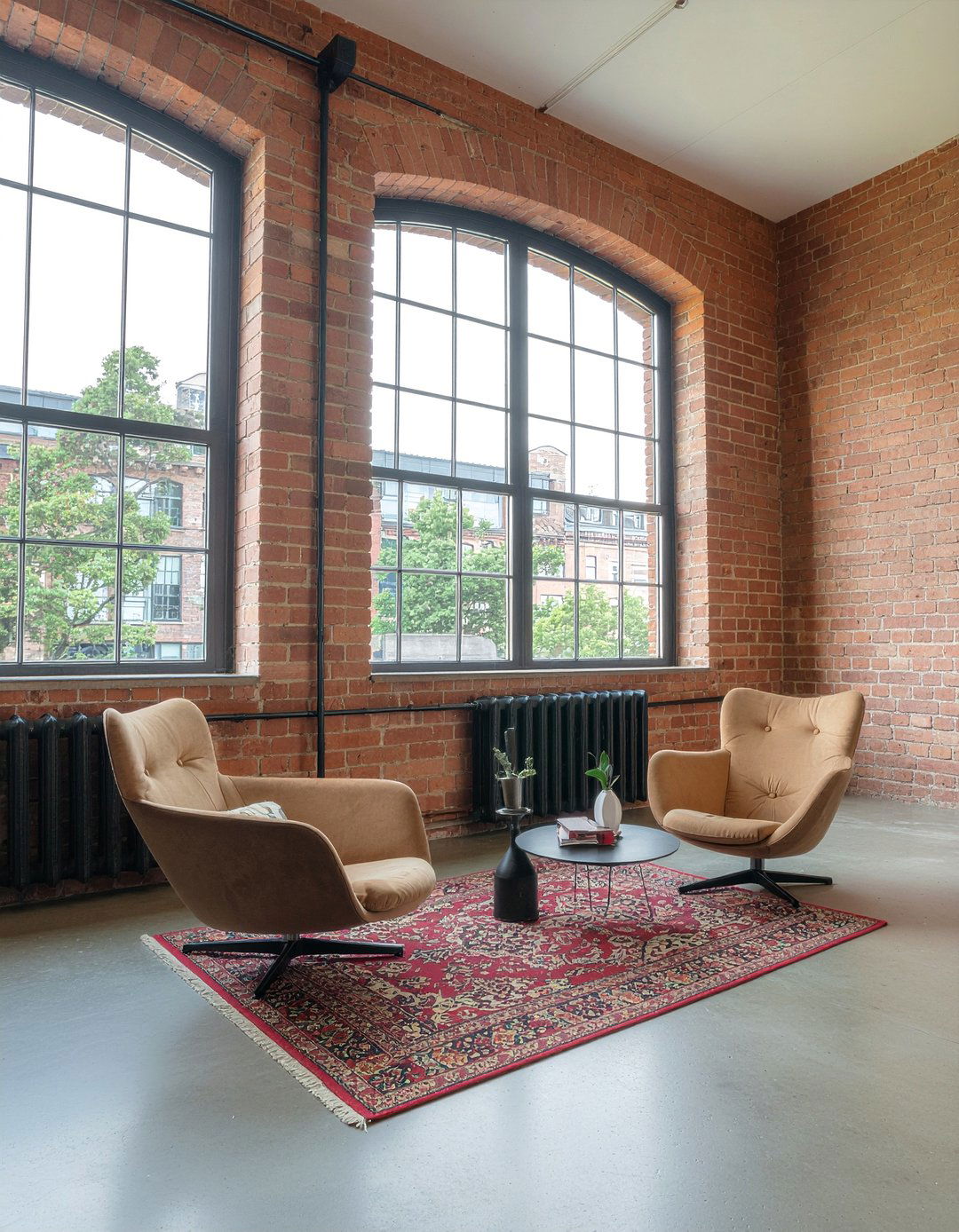 Industrial loft living room - 30 living room Barcelona chair ideas