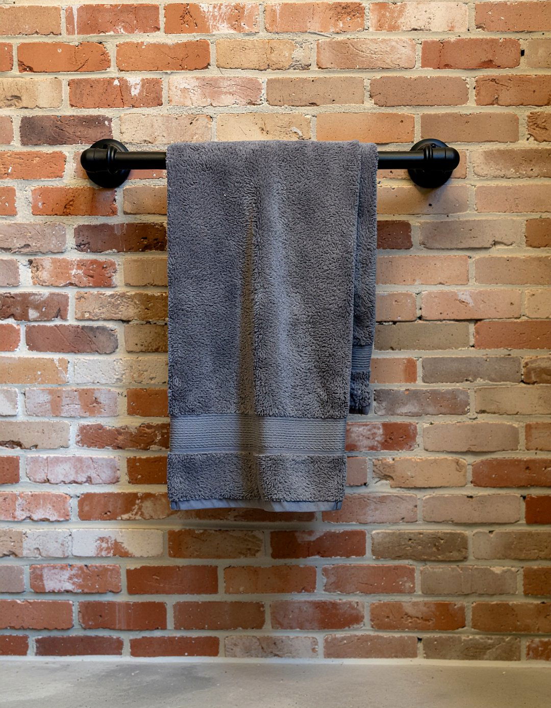 Industrial pipe towel bar - 30 bathroom towel bar ideas