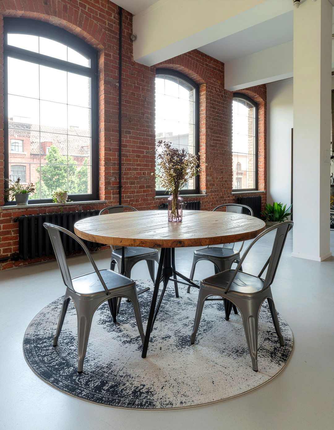 Industrial round rug dining room - 30 round rug dining room ideas