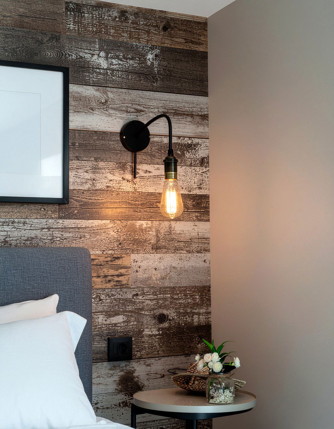 Industrial wall sconce - 30 rustic bedroom ideas