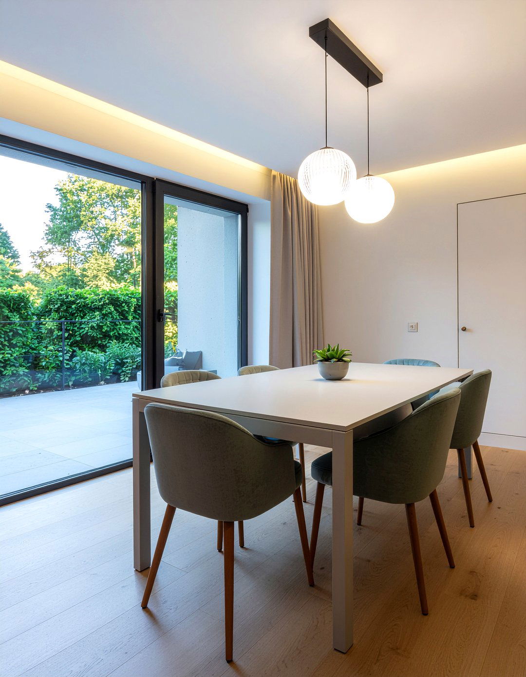 Integrated dining room lighting - 30 low-maintenance dining room ideas