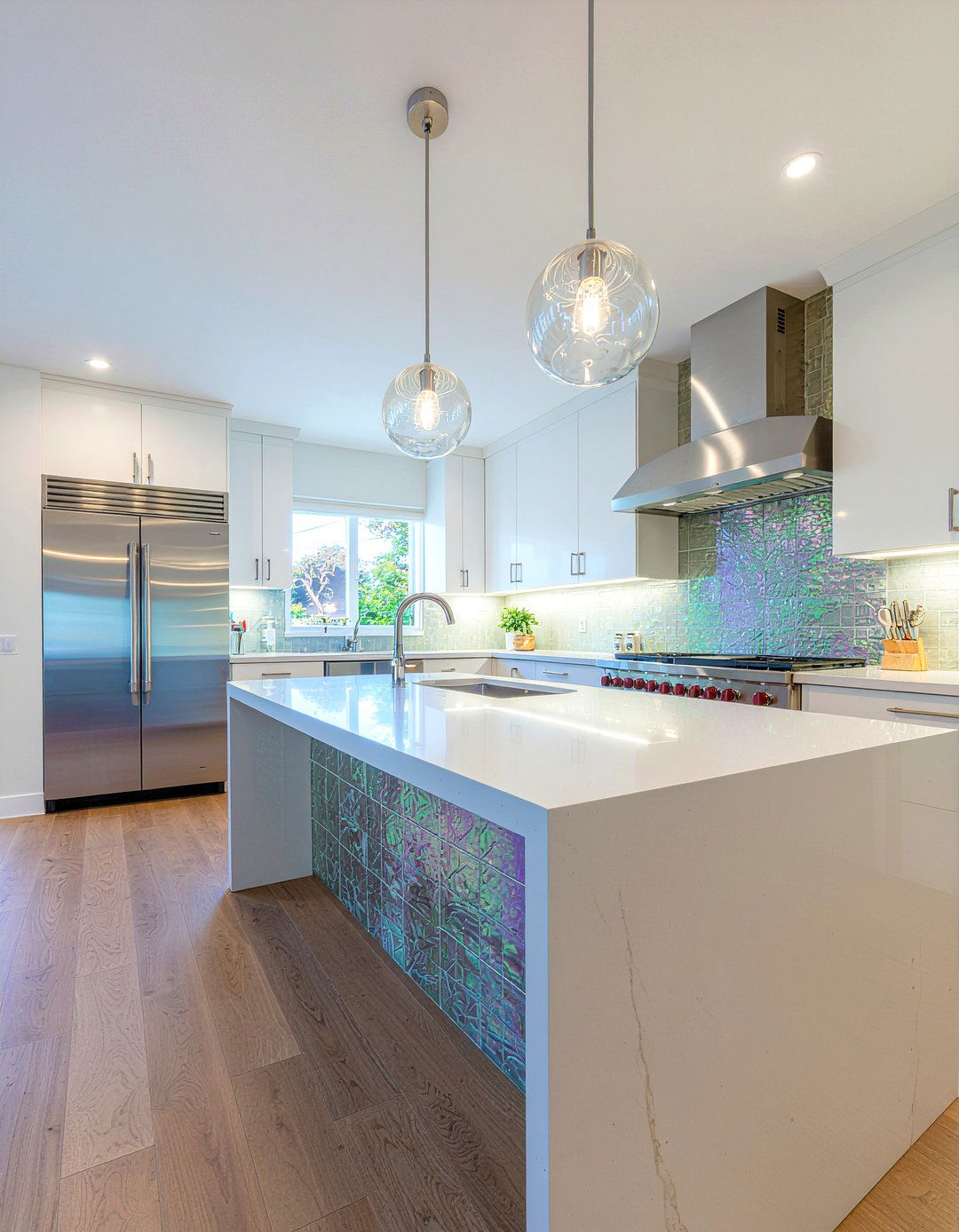 Iridescent Glass Tile - 30 glass tile kitchen backsplash ideas